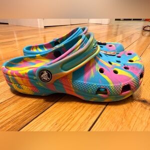 CROCS Tie-Dye with Charms
